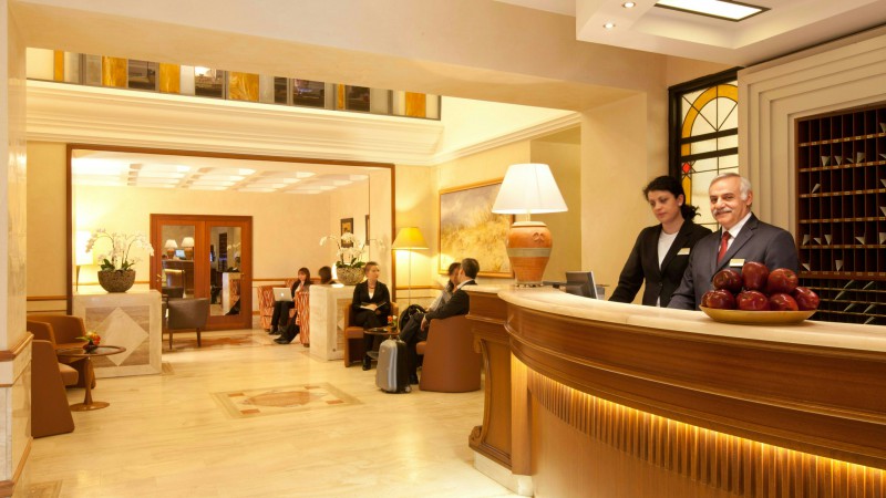 hotel-diana-rom-reception-2